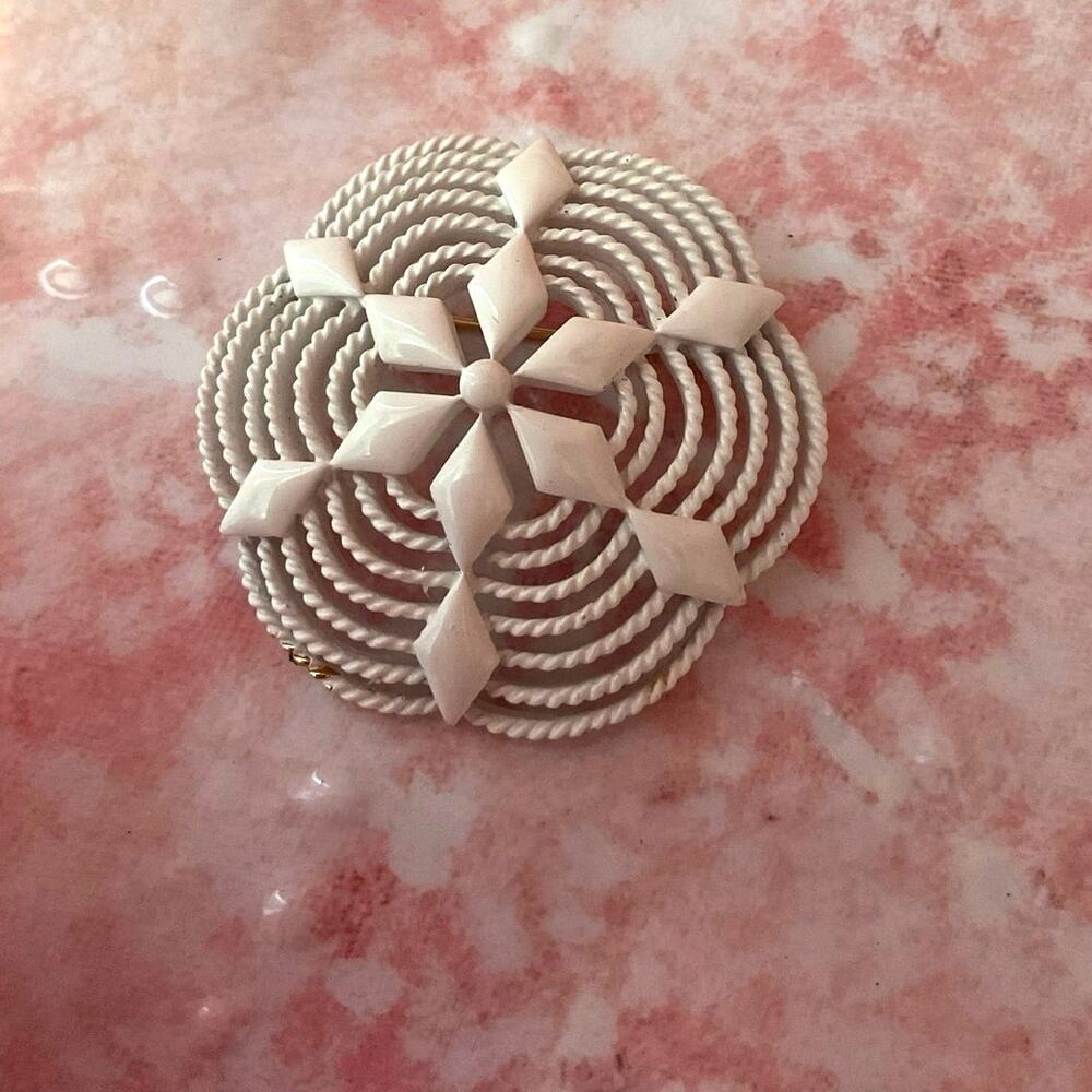 Monet Vintage Brooch, Pin White 80’s